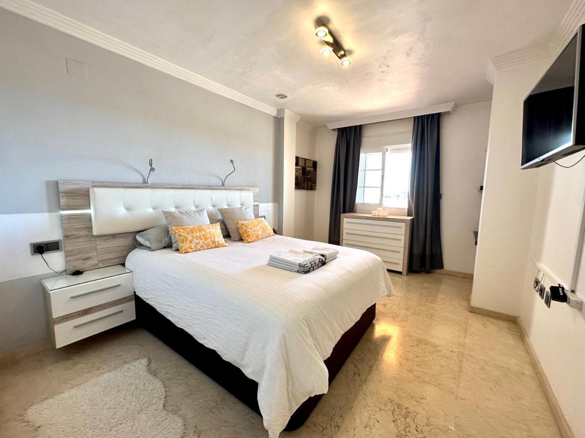 Moderno Apartamento Con Preciosas Vistas Al Mar En Urbanizacion Con Piscina - Rio Real 11 2G Marbella Exteriör bild